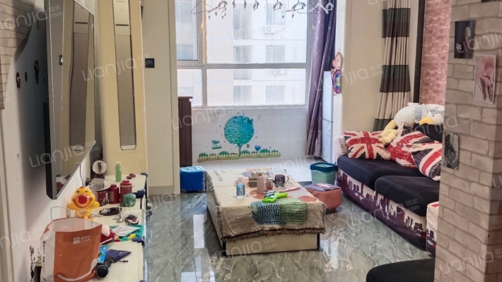 冠云路南侧  精装两居室  户型方正   楼层视野好-客厅