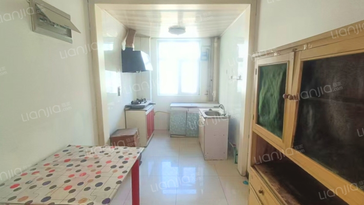 满五，两居室，集中供暖，采光好，优质房源！-厨房