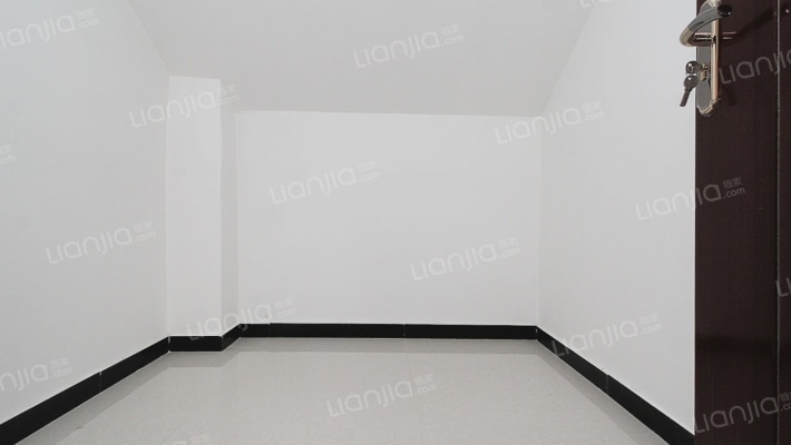 南北通透大户型洋房，采光好，视野好  带阁楼-卧室D