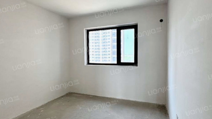 此房南北通透三居格局，位置视野采光全天无遮挡。-卧室C