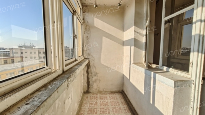 教育局家属院正规小两居 业主着急出售-阳台