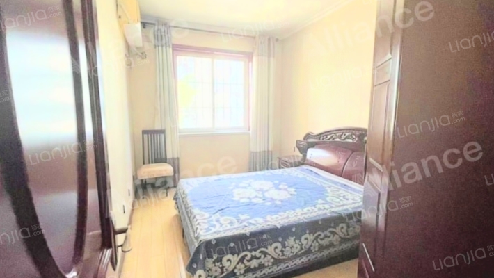 南北通透三居室，简单装修，低楼层-卧室C