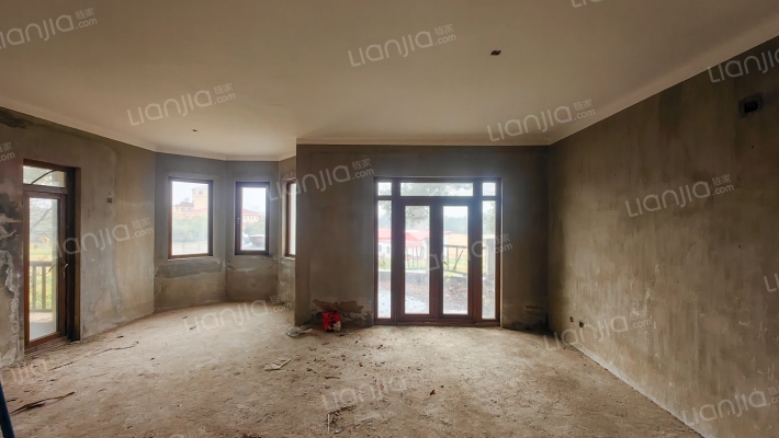 保利国际高尔夫花园莱茵长堤二手房实景图