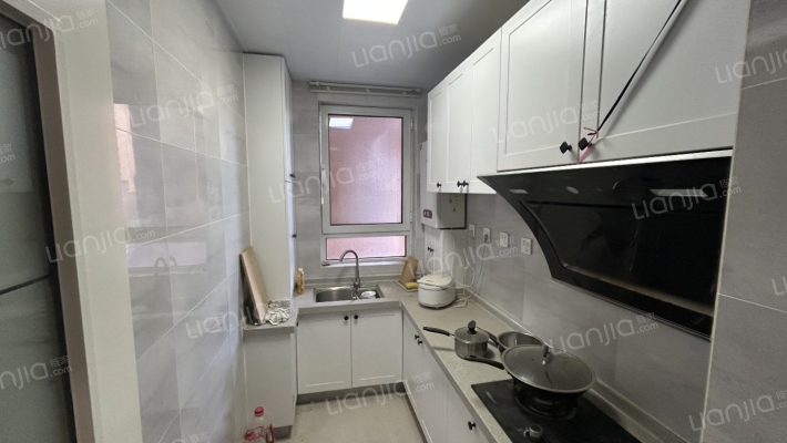 新社区小区环境好，园林式绿化，人车分流，配套齐全-厨房