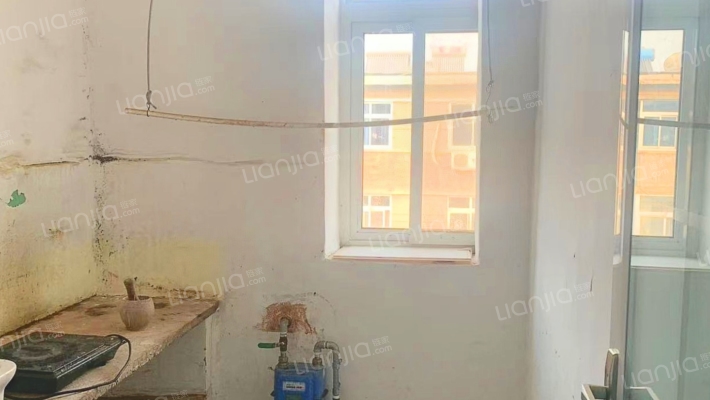 房本满二，采光好，简单装修，可以直接入住-厨房