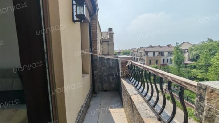 精装联排别墅 带院子 上下三层 小区环境好 绿化高-露台