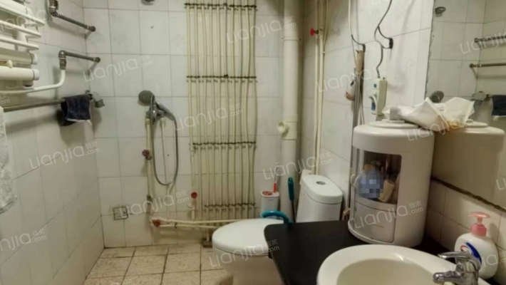 满五低税费，低公摊，采光好，视野无遮挡。-卫生间