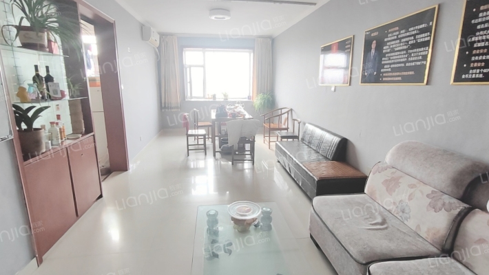 新贵名苑二手房实景图