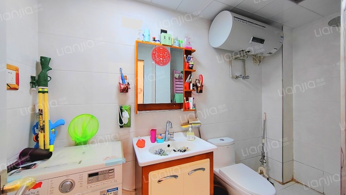 此房70年大产权南北通透两居室，精装自住，保持良好-卫生间