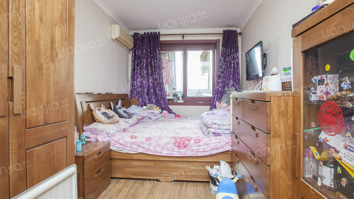 朝阳面 大阳台 带电梯 两梯八户 小区安静