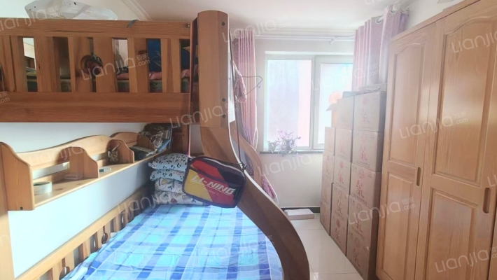 此房电梯房，中间楼层，采光充足，房本满五-卧室B