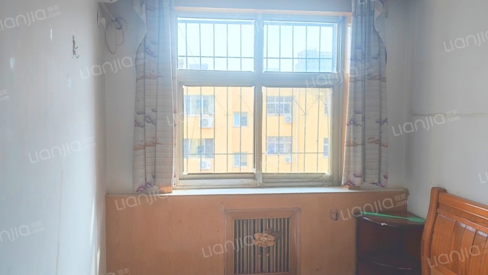 满五唯一，三阳开泰户型，集中供暖，-卧室B