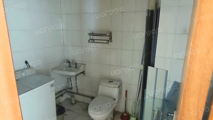 南北通透大2居，房本满五唯一，交通出行方便-卫生间B