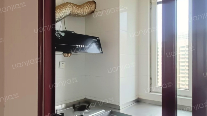 新上房源，明厨明卫大三居室，带车位，带地下室。-厨房