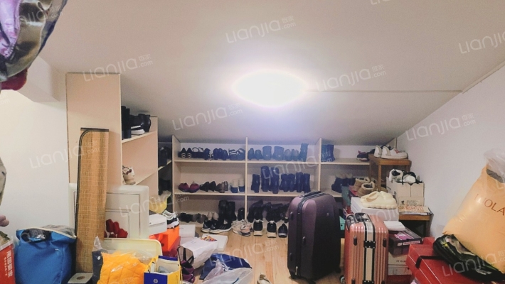 房子是满五年的本 随时能过户户型采光很好 集中供暖-阁楼