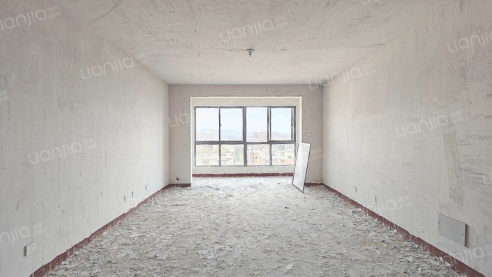 卧龙居东区二手房实景图