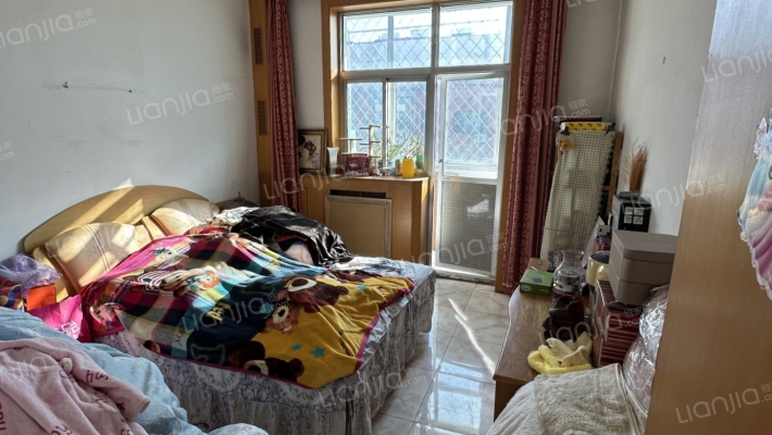 二康西侧，南北通透三居，次顶层，范阳路沿线-多功能间