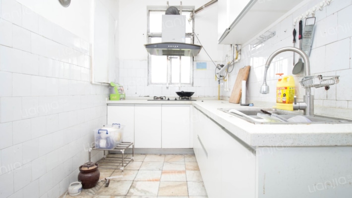 此房精装修拎包入住生活设施齐全小区环境整洁干净-厨房