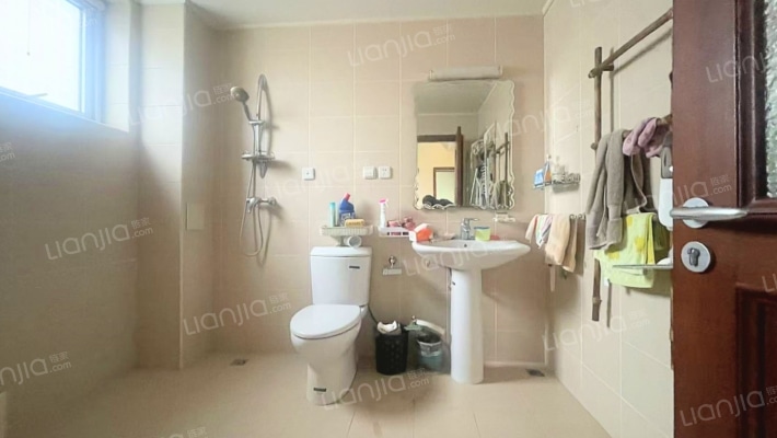 双拼别墅，精装修，园区环境优美-卫生间B