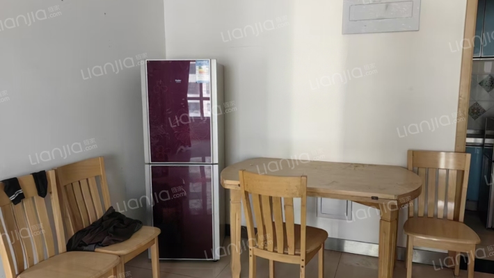 鹏渤御苑，南北通透两居室，随时看房，诚心出售-餐厅