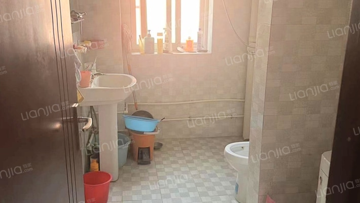 长空路南北通透 东林家园两居室 满五唯一-卫生间