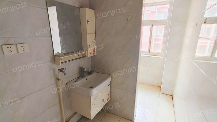 南北通透三居，中间楼层，房本满五，税费低。-卫生间A