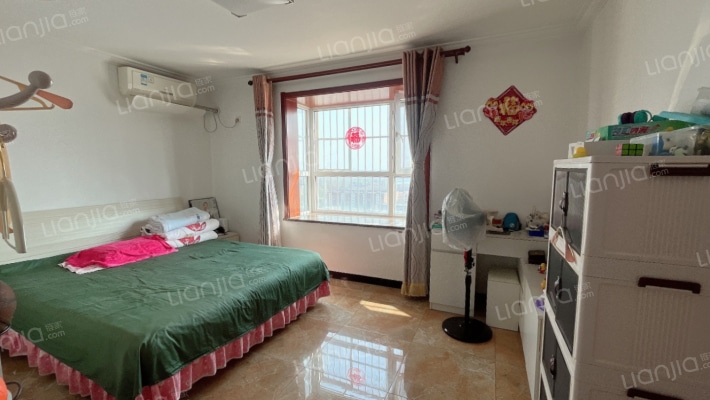 汇元新天地，70年大产权，正规三居室，采光好-卧室A