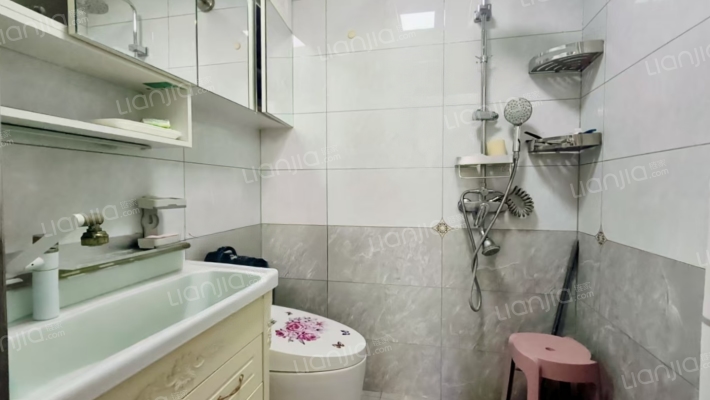 天保馨悦湾，精装两居，三羊开泰-卫生间