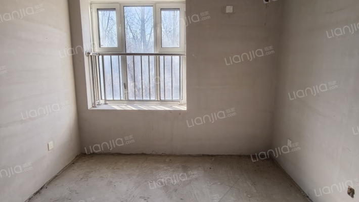 急售价三利C区朝南两居，满二，价格可议。-卧室A