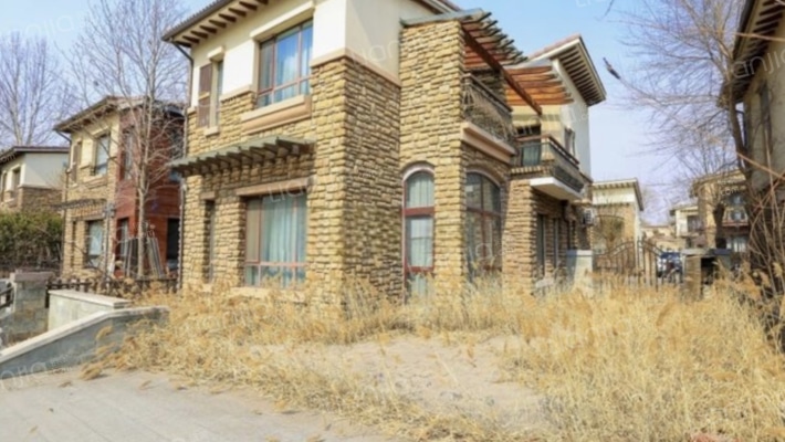 临水系独栋别墅，诚意出售，房本在手，随时过户.-花园