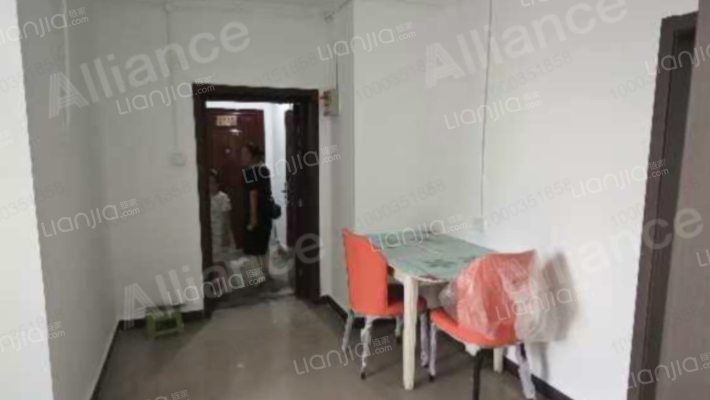 老财政局小区  中间楼层  南北两居室-餐厅