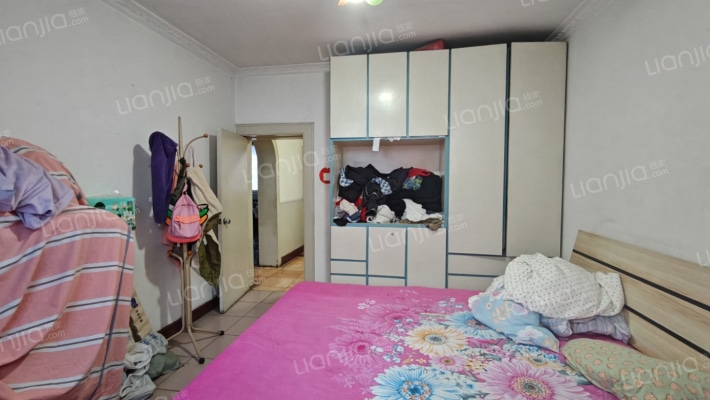 开发区，双语，低楼层，集中供暖三居-卧室C