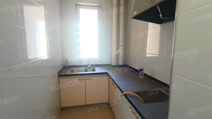 水岸花城，一线河景美宅，标准现房，即买即住-厨房