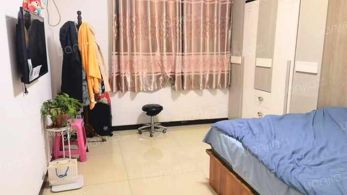 此房户型好，全阳2居，采光充足，交通便利，-卧室A