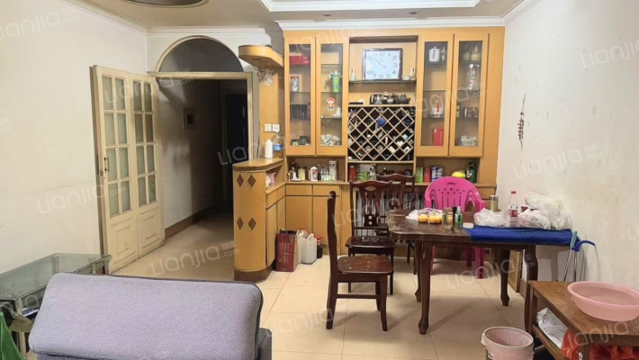 房本满五唯一，南北通透的三居两卫，好楼层，好户型。-餐厅