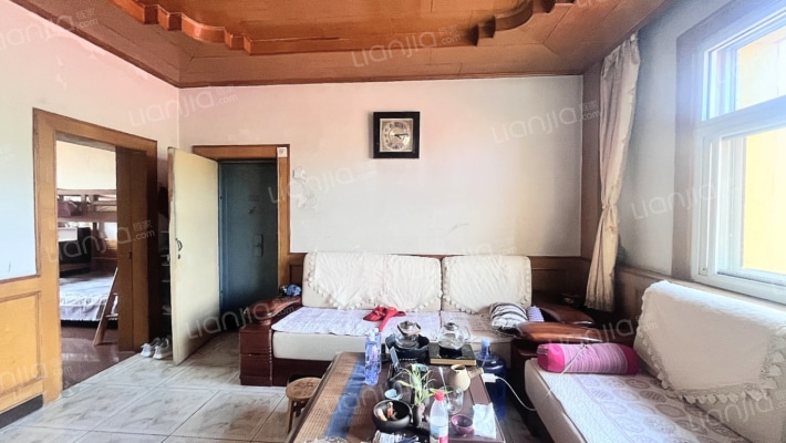 华阳中路  三居室  拎包入住校园房-客厅