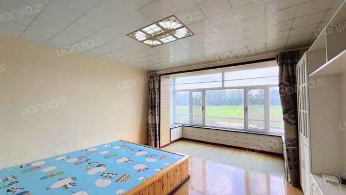 江畔名居小区二手房实景图