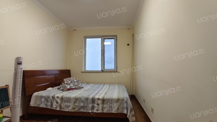 近火车站，出门就是菜市场，南北通透三居室，靠谱卖-卧室B