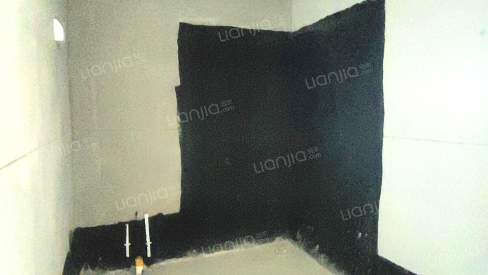 钻石商圈 三阳面三居室 双卫 客厅带阳台 购物方便-卫生间B