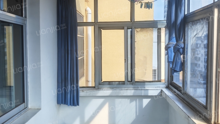 满五唯一，三阳开泰户型，集中供暖，-阳台