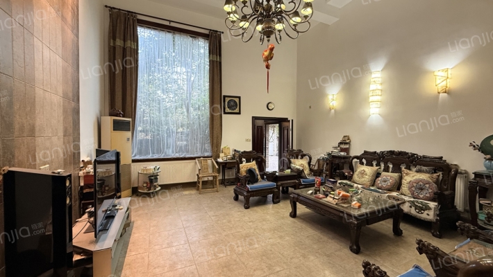 中央花园沿河别墅二手房实景图