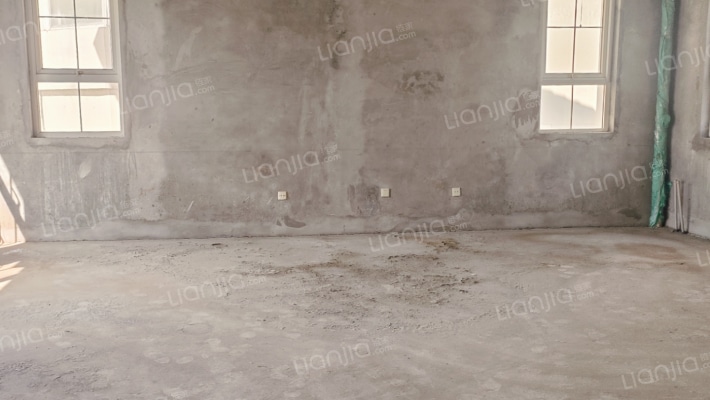 此房满五年  南北通透户型方正  毛坯随意装-餐厅