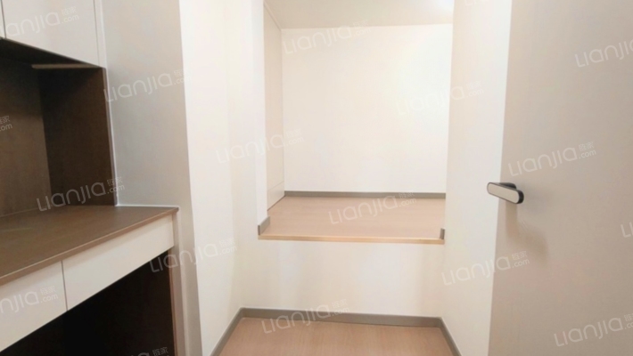 德信公园旁 精装修LOFT 三室两厅双卫-卧室B