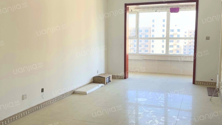 水岸花城，一线河景美宅，标准现房，即买即住-客厅