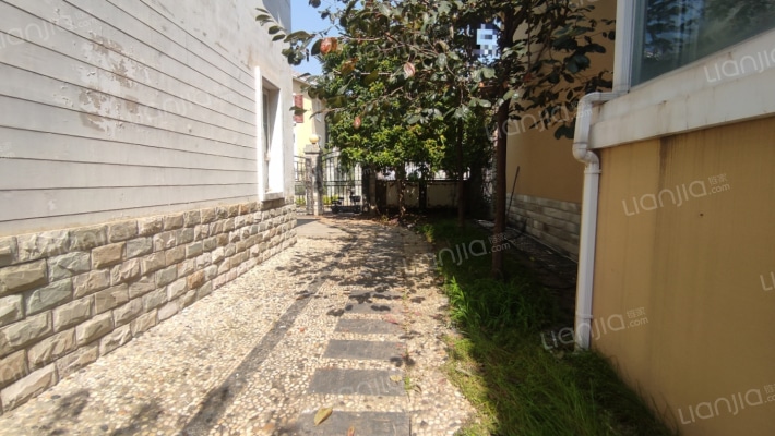 必看房，独栋琉璃湖别墅，产权清晰，无抵押-入户花园