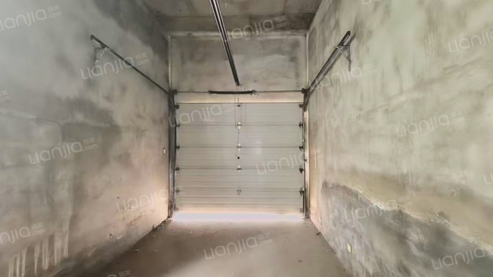琉璃湖别墅 5室3厅 南 北-车库
