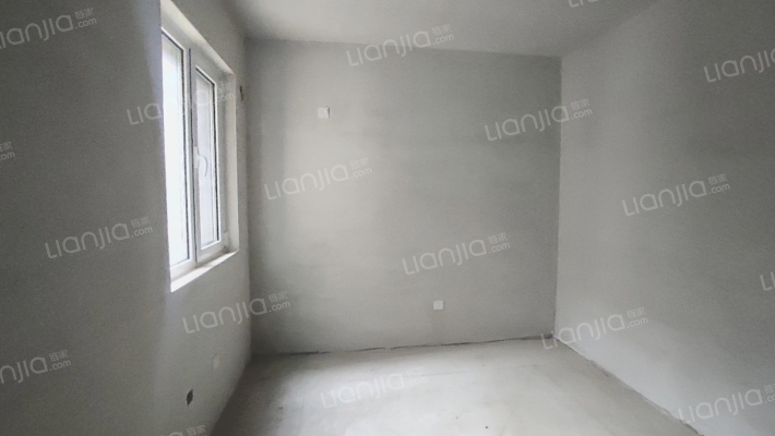 70年大产权，房证满二，次新房，通勤北京，交通方便。-卧室B