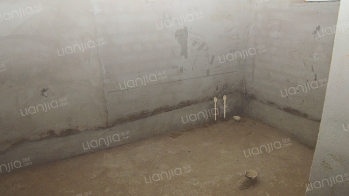 颐和公馆 双拼别墅 南入户 上下三层 带3个露台 本满二-卫生间B