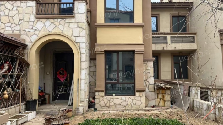 哈弗小镇联排别墅，低于开发商价格，房本满二诚意出售-入户花园