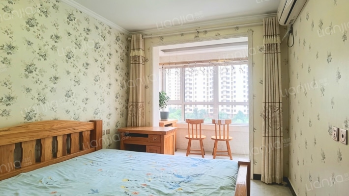 水岸花城小区，70年产权，集体供暖，交通便利-卧室A